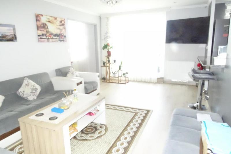 Appartement - 90 m² - 6 pièces