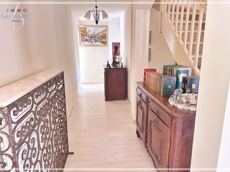 Maison - 280 m² - 8 pièces