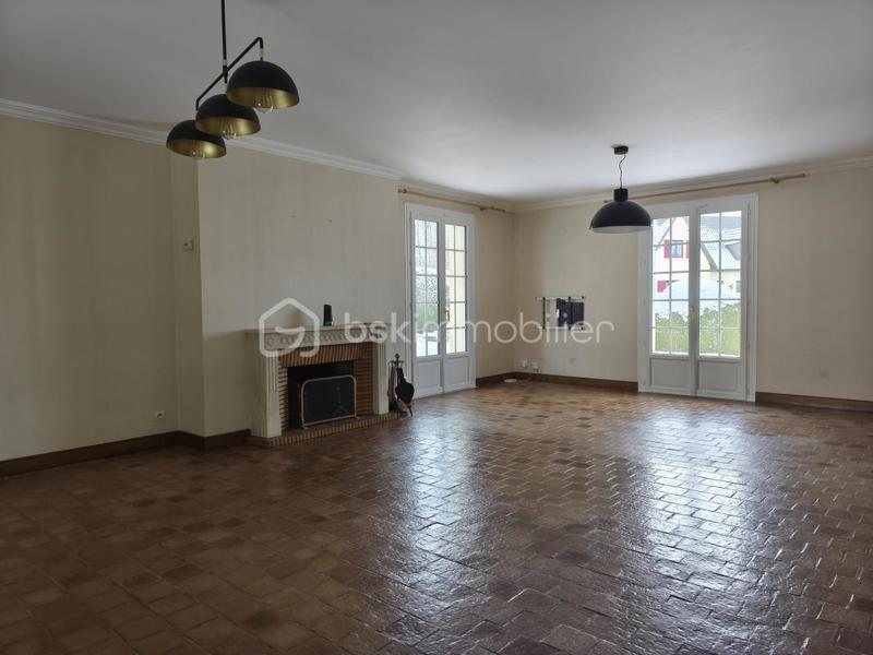 Maison traditionnelle - 163 m² - 7 pièces