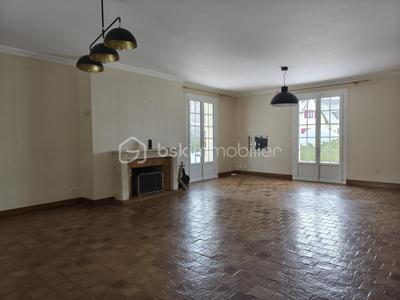 Maison traditionnelle - 163 m² - 7 pièces