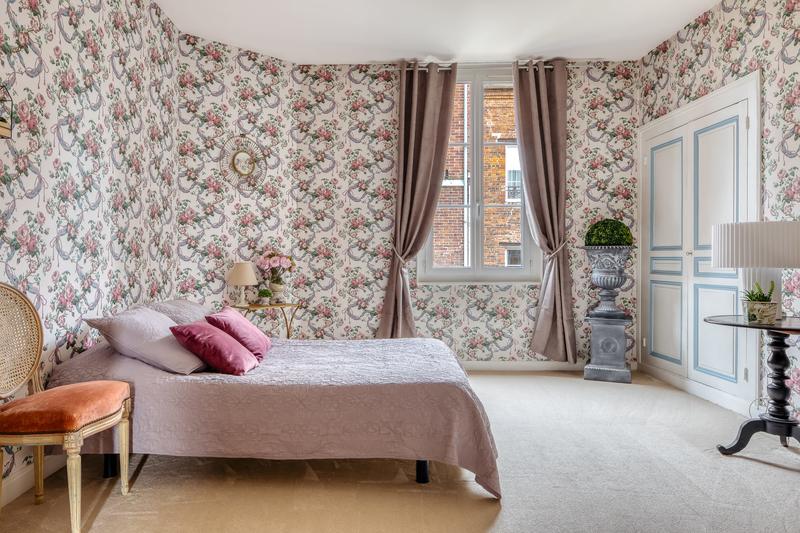 Maison - 233 m² - 12 pièces