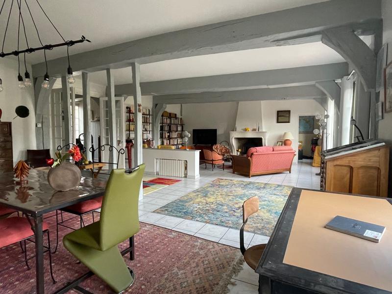 Maison - 241 m² - 8 pièces