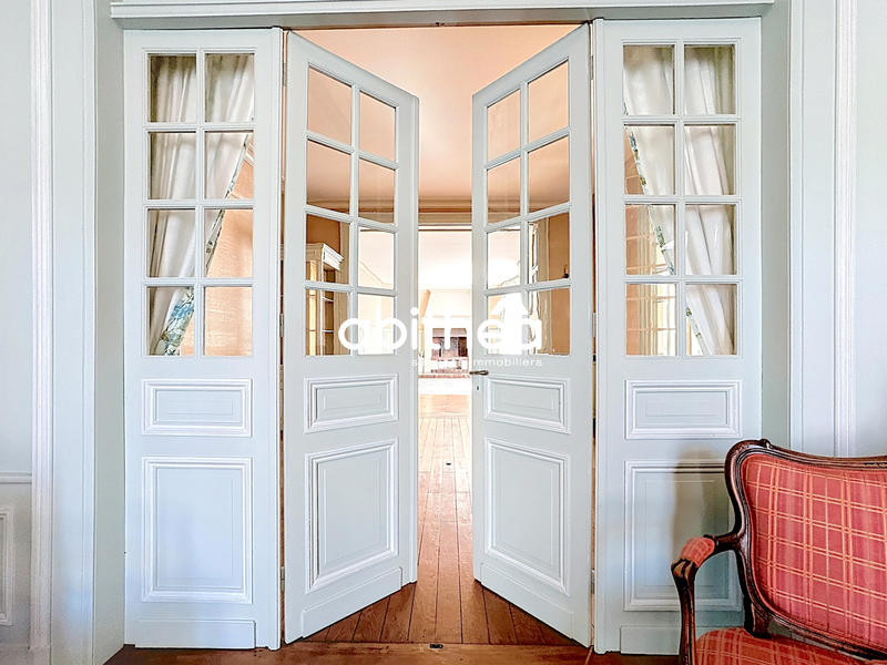 Maison - 328 m² - 10 pièces