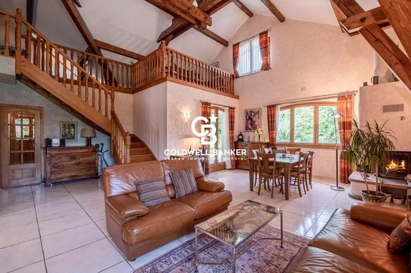 Propriété - 366 m² - 10 pièces