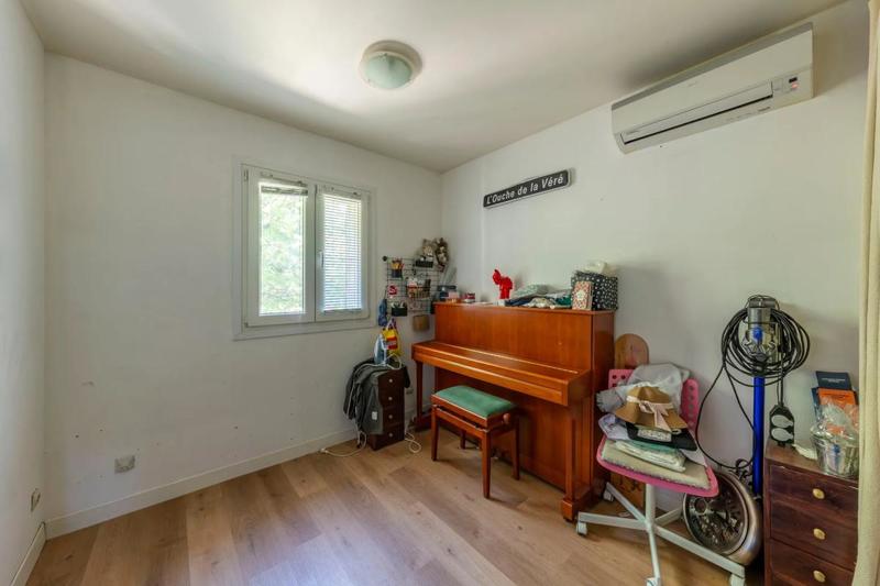 Maison - 239 m² - 12 pièces