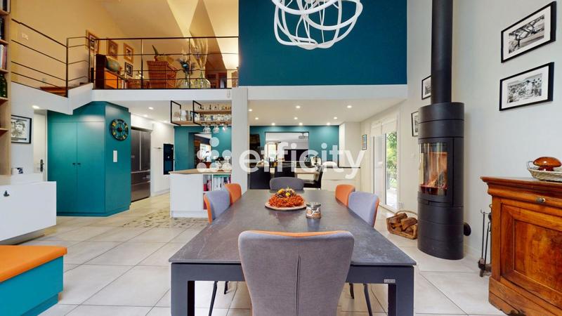 Maison - 210 m² - 8 pièces