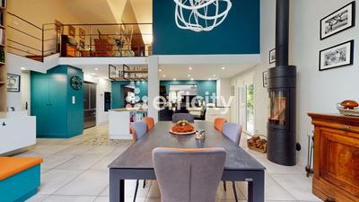 Maison - 210 m² - 8 pièces