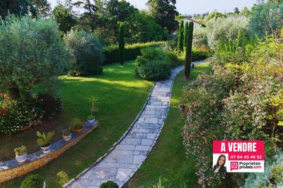 Demeure - 235 m² - 6 pièces