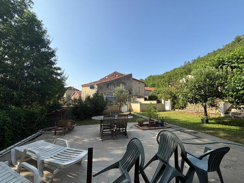 Maison - 237 m² - 10 pièces