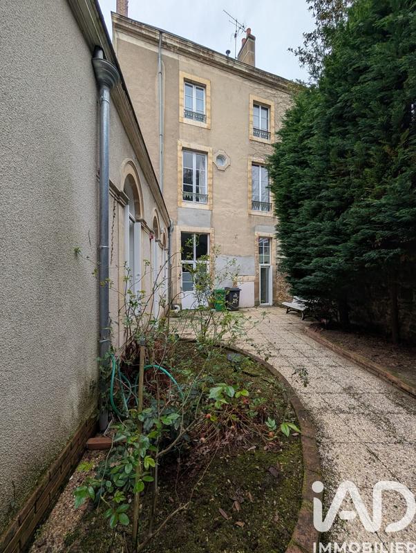 Maison - 320 m² - 13 pièces