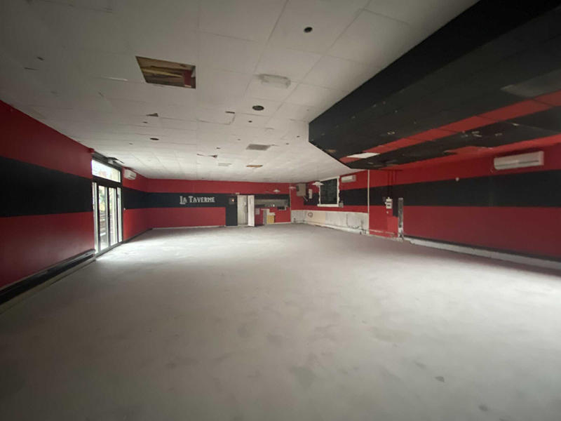 Local commercial - 423 m² - 2 pièces