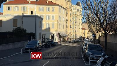Fonds de commerce - Magasins - 70 m²