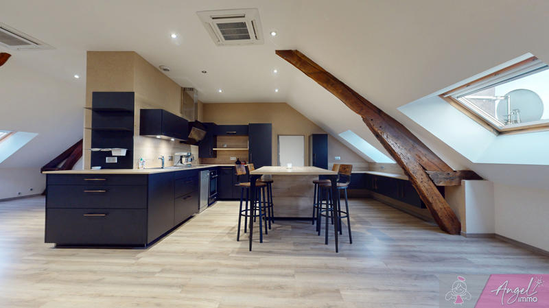 Loft - 124 m² - 5 pièces