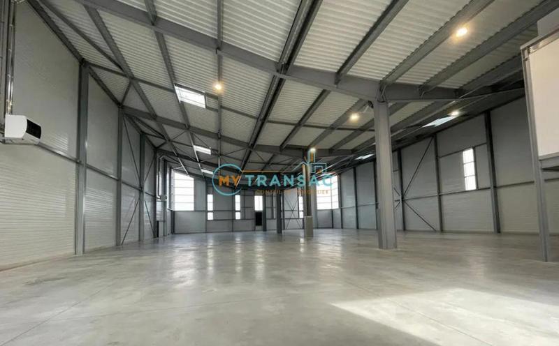 Local d'activités - 1 826 m²