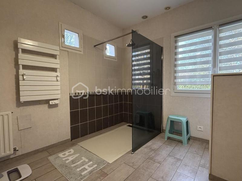 Propriété - 260 m² - 8 pièces