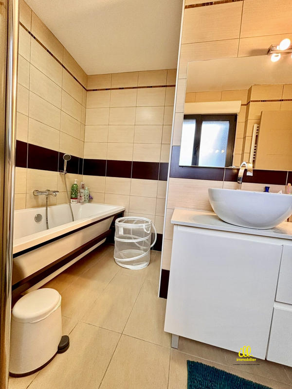 Maison - 179 m² - 7 pièces