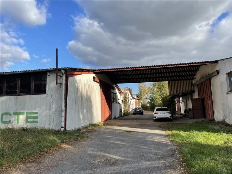 Entrepôt - 1 775 m²