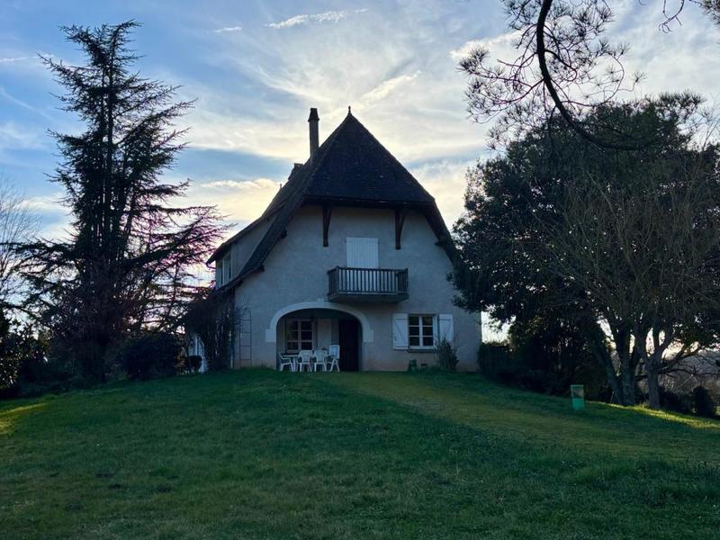 Maison - 230 m² - 6 pièces