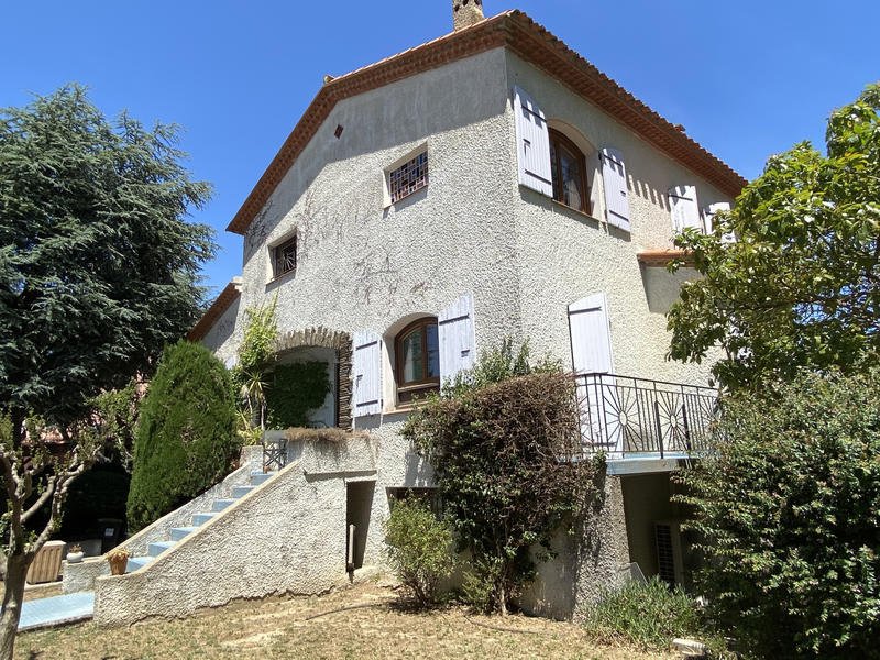 Villa - 168 m² - 6 pièces