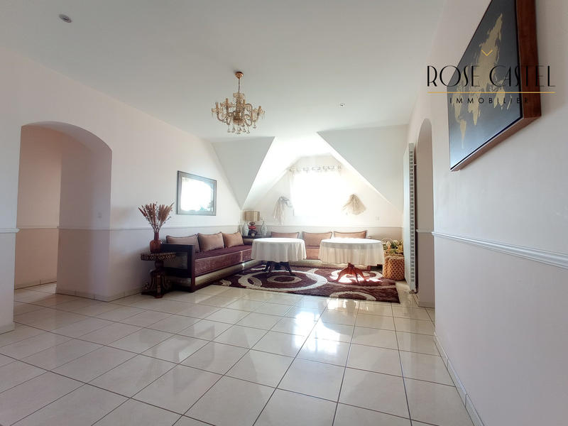 Maison - 221 m² - 6 pièces