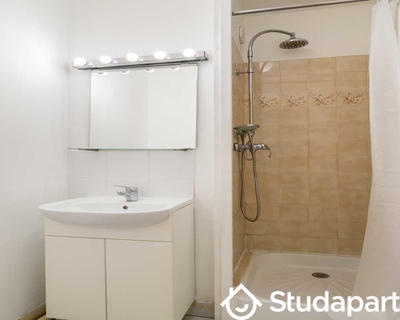 Chambre - 100 m² - 1 pièce