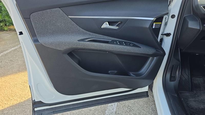 Peugeot 3008 1.2 PureTech 130 Eat8 Allure