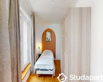 Chambre - 130 m² - 1 pièce