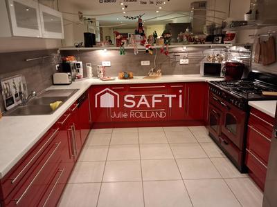 Maison - 250 m² - 8 pièces