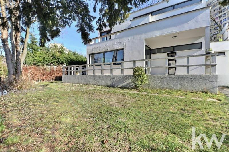 Villa - 240 m² - 8 pièces