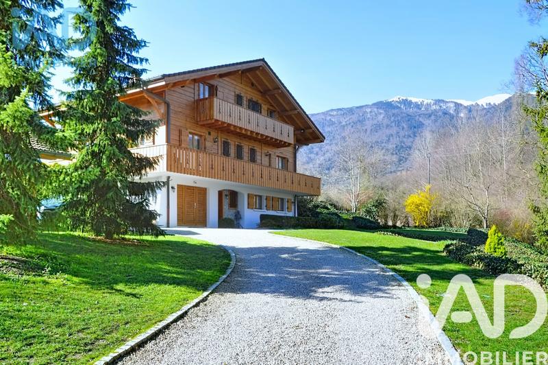 Châlet - 230 m² - 8 pièces