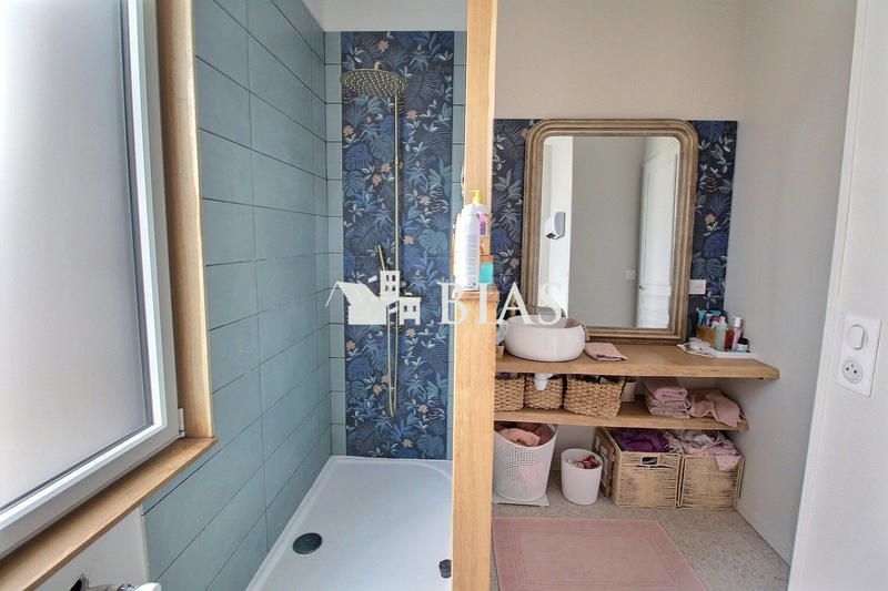 Maison - 250 m² - 10 pièces