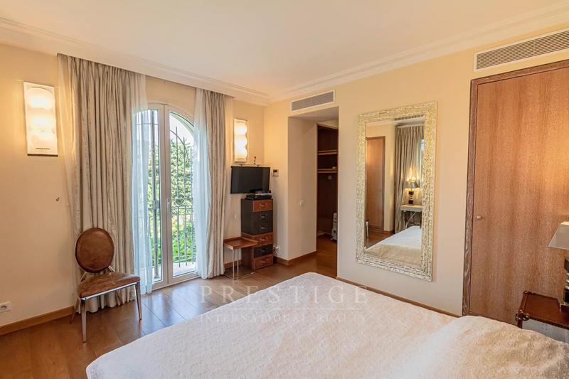 Maison - 246 m² - 6 pièces