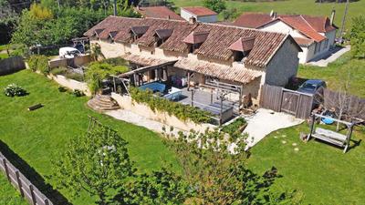 Maison - 250 m² - 7 pièces