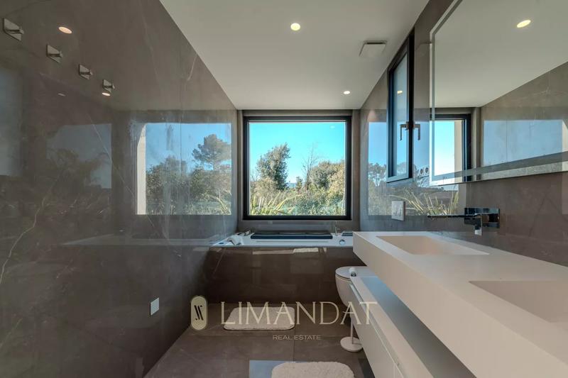 Villa - 275 m² - 7 pièces