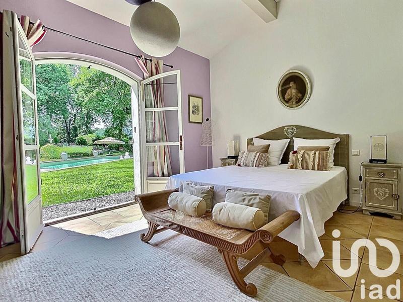 Maison - 332 m² - 10 pièces