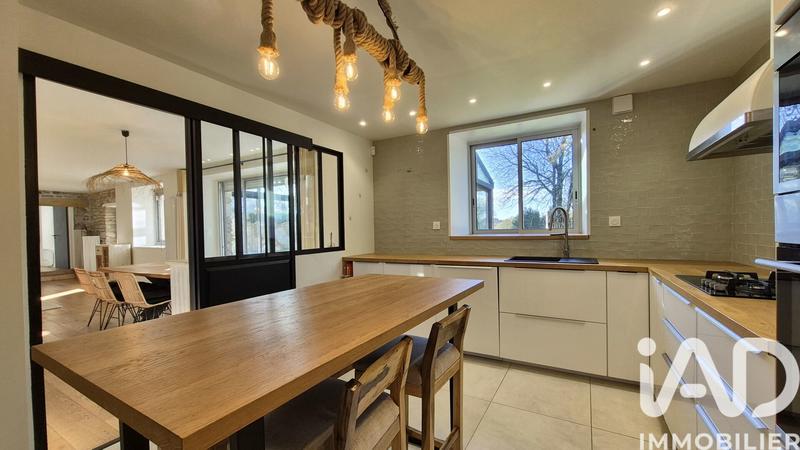 Maison - 240 m² - 9 pièces