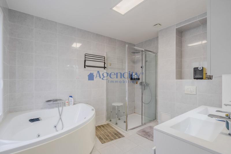 Maison - 145 m² - 6 pièces