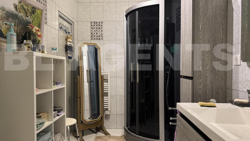 Maison - 213 m² - 8 pièces