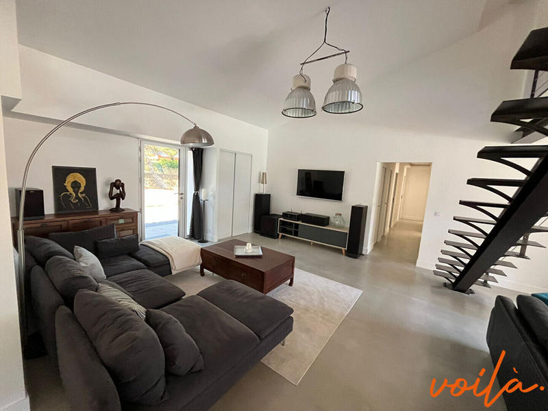 Maison - 181 m² - 6 pièces