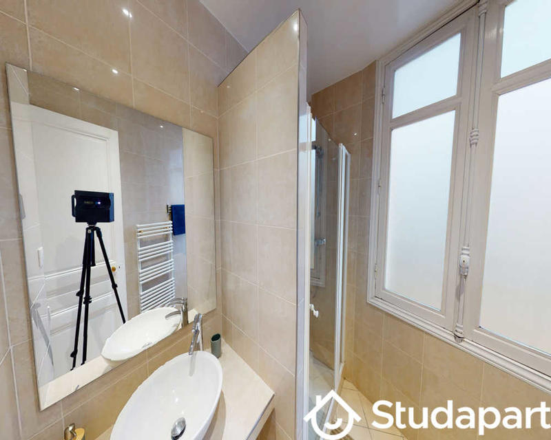 Chambre - 180 m² - 1 pièce