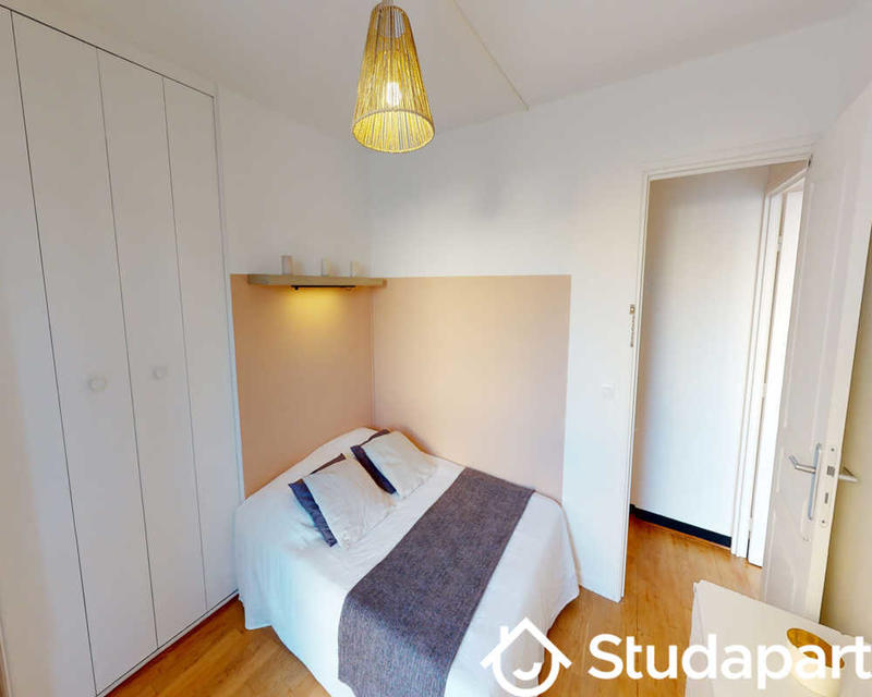 Chambre - 75 m² - 1 pièce