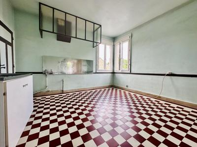 Maison - 90 m² - 5 pièces