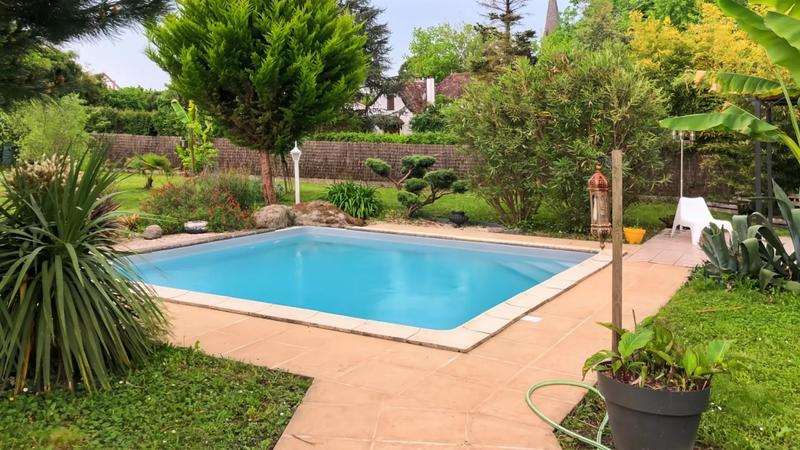 Demeure - 400 m² - 9 pièces