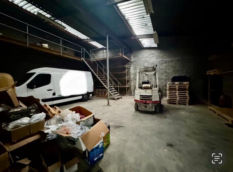 Local d'activité / Entrepôt - 879 m²