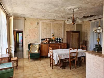 Maison - 250 m² - 7 pièces