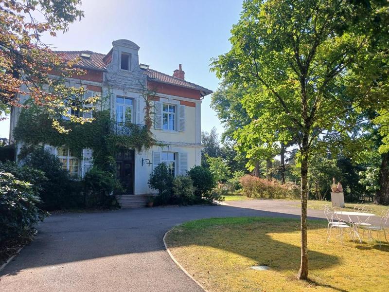 Maison - 253 m² - 10 pièces