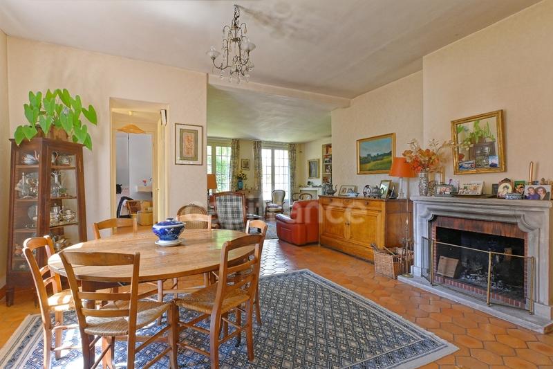 Maison - 230 m² - 9 pièces