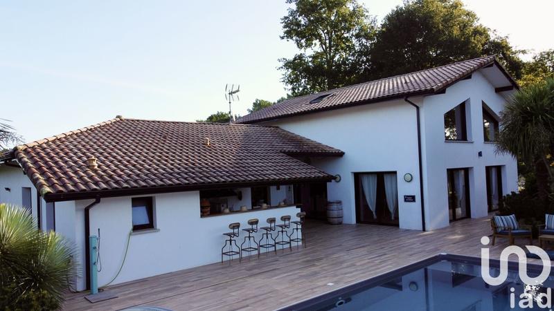 Maison - 197 m² - 8 pièces