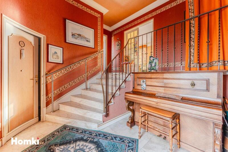 Maison - 218 m² - 7 pièces