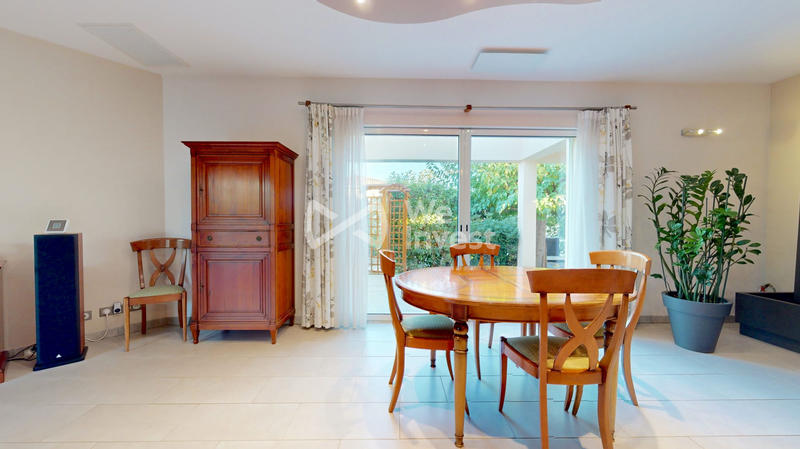 Maison - 234 m² - 7 pièces